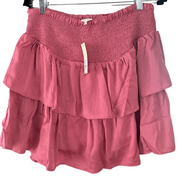 (12)New Francesca’s Gabriella Smocked Tiered Mauve Mini Skirt/Skort - Picture 3 of 6